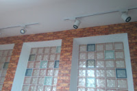 Трековый прожектор на шине